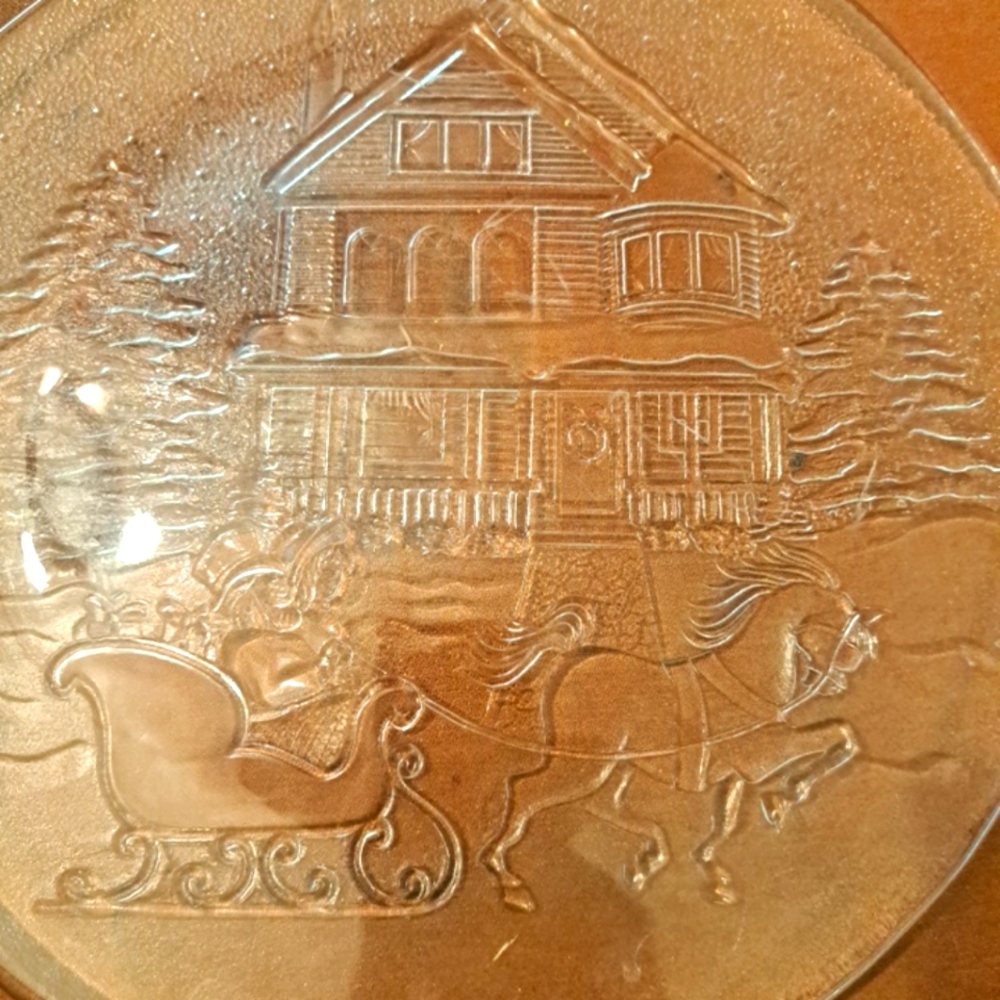 Vintage Libbey Christmas Serving Platter.. Heavy Crystal.. Textured Scene..13"